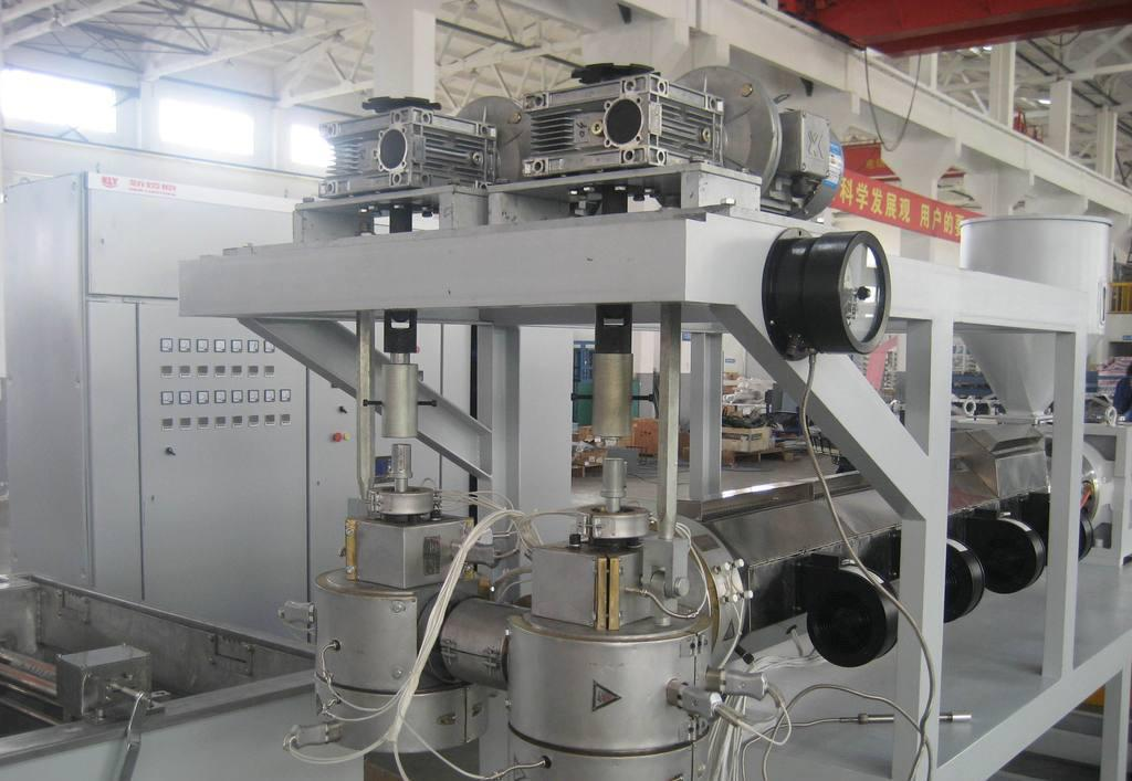 塑料拉丝机设备在阿拉尔安装调试
